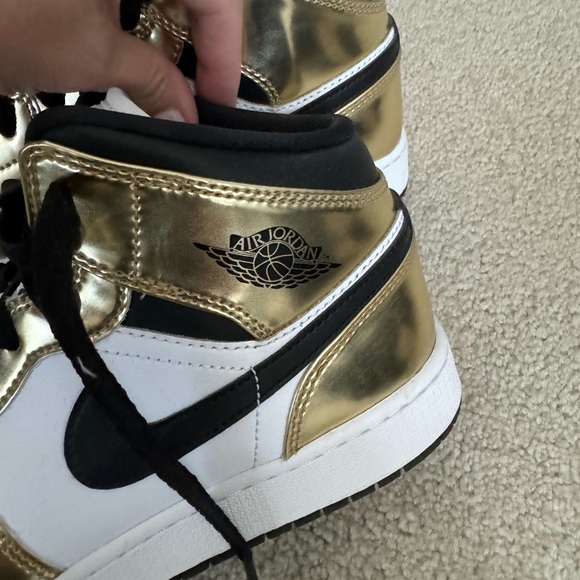 Nike Air Jordan 1 Mid Special Edition in “Metallic Gold”. - Picture 4 of 8